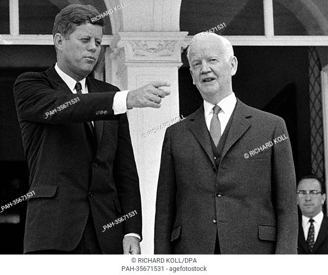 US President John F. Kennedy (l) and Federal President Heinrich Lübke (r) on 24 June 1963 on the terrace of Villa Hammerschmidt in Bonn