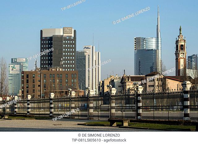 Italy, Lombardy, Milan, skyline from Monumentale Cemetery