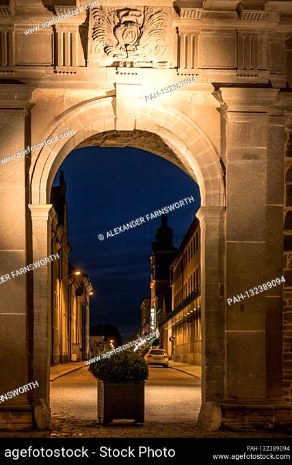 Kalmar, Sweden A gate through the old medieval city wall at night. | usage worldwide. - KALMAR/Sweden