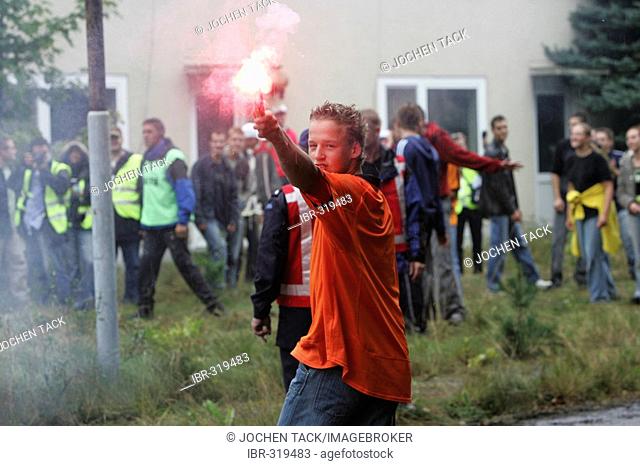 Germany, Weeze : Police exercise of german and dutch police units, action against violent football fans