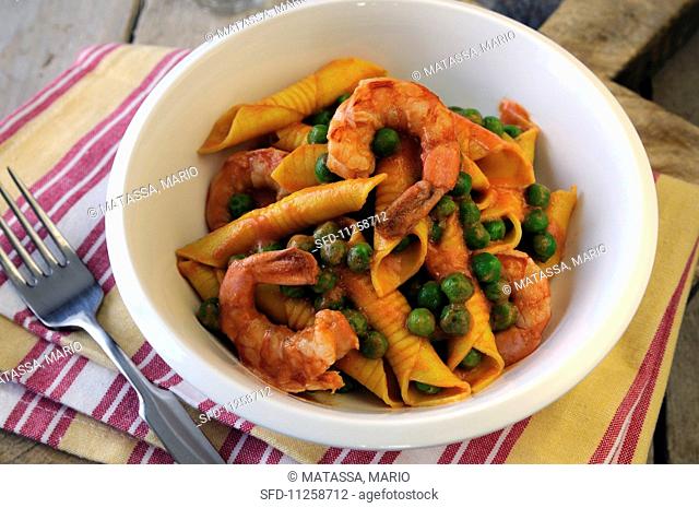 Garganelli with prawns, peas and a creamy tomato sauce