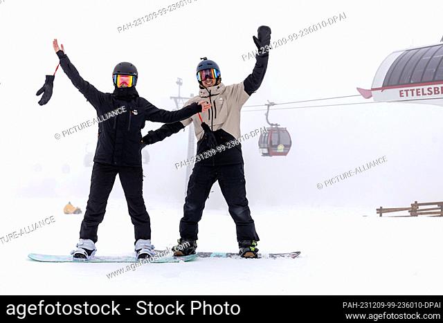 09 December 2023, Hesse, Willingen: After arriving at the Ettelsberg cable car mountain station at an altitude of 830 meters