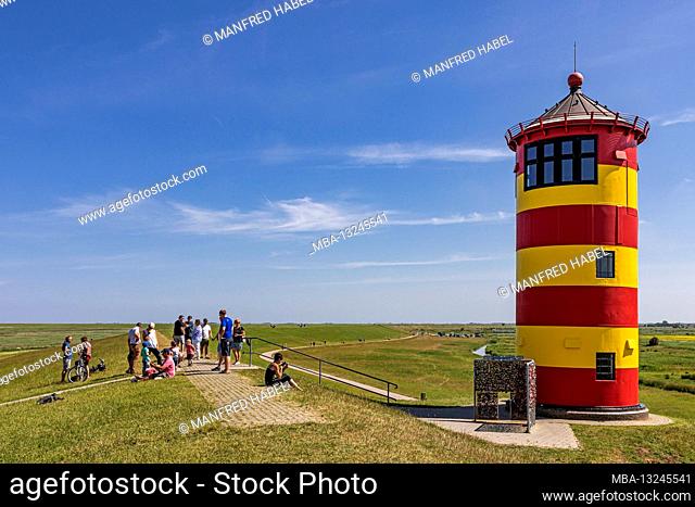 Visitors at the Pilsumer lighthouse, Pilsum, Krummhörn, East Frisia, Lower Saxony