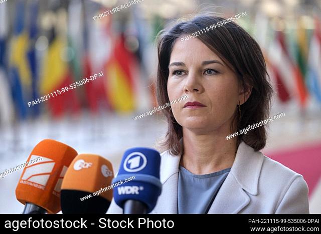 08 November 2022, Belgium, Brüssel: German Foreign Minister Annalena Baerbock talks to journalists as she arrives for a meeting of EU foreign ministers at the...