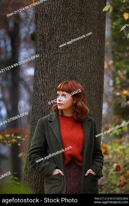 PRODUCTION - 24 November 2021, Bavaria, Munich: Actress Sina Reiß stands in the English Garden during an exclusive photo session with the German Press Agency...