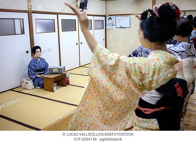 Geishas and 'maikos' (geisha apprentice) in dance class. Geisha school(Kaburenjo) of Miyagawacho.Kyoto.Kansai, Japan