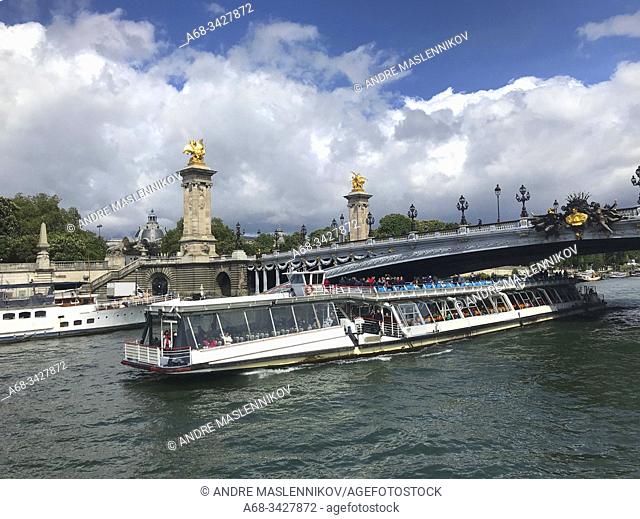Pont Alexandre III. Boatride on the river Seine in Paris. . Photo: André Maslennikov