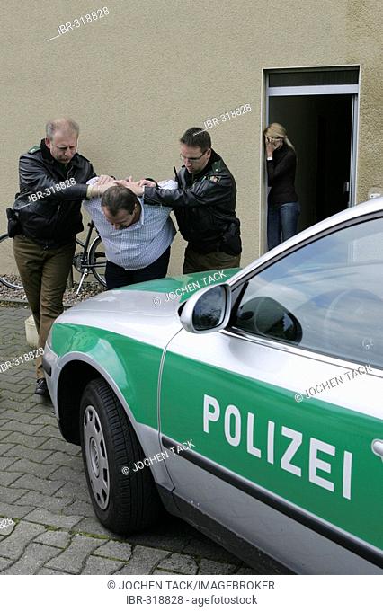 (posed situation) arrest of a violent husband, Unna, Germany