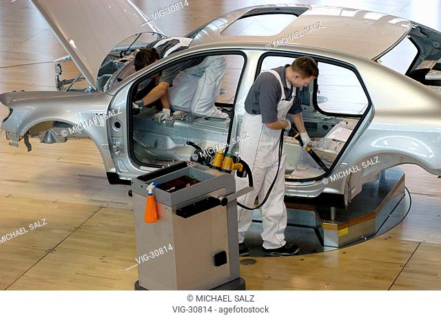 Assembly of the Phaeton from Volkswagen ( VW ) in the -Transparent Factory-. - DRESDEN, GERMANY, 11/03/2003
