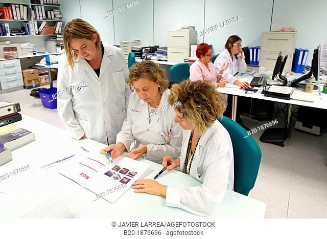 Medical meeting, clinical session, Office, Hospital Donostia, San Sebastian, Gipuzkoa, Basque Country, Spain