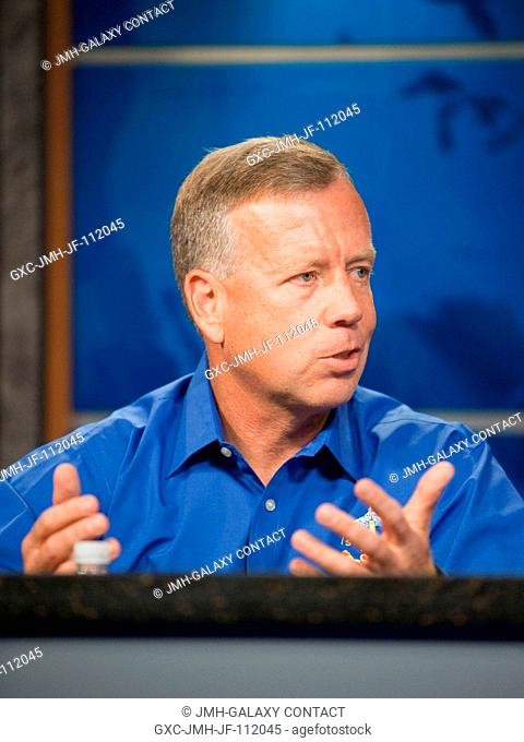 NASA astronaut Steve Lindsey, STS-133 commander, responds to a question from a reporter during an STS-133 preflight press conference at NASA's Johnson Space...