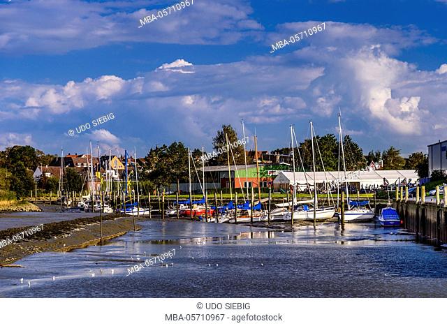 Germany, Schleswig-Holstein, North Frisia, 'Husumer Bucht' (bay), Husum, outer harbour, marina, low tide