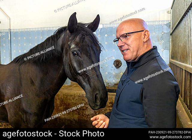 PRODUCTION - 04 September 2023, Hesse, Dillenburg: RE: Sabine Maurer (text) and Christian Lademann (photo) during KORR research at the state stud farm in...