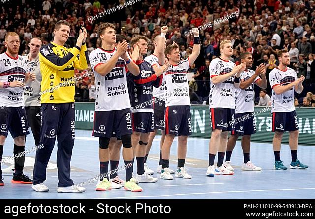10 October 2021, Hamburg: Handball, Bundesliga, Matchday 6, Handballsportverein Hamburg - SG Flensburg at Barclays Arena