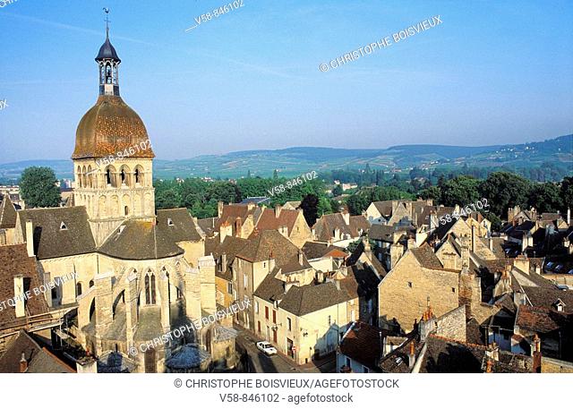 Collegiale Notre Dame and old town, Beaune, Cotes d'Or, France