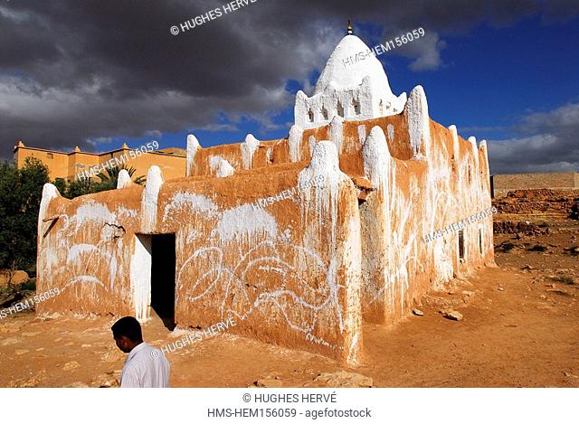 Morocco, High Atlas, Valley of Todgha, Mausoleum of Marabout also called koubbas in the Oasis and the Palm Plantation of Tineghir