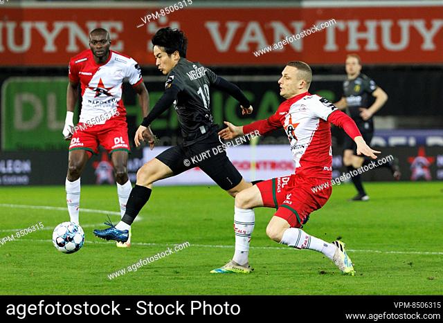 Oostende's Tatsuhiro Sakamoto and Essevee's Timothy Derijck fight for the ball during a soccer match between Zulte-Waregem and KV Oostende