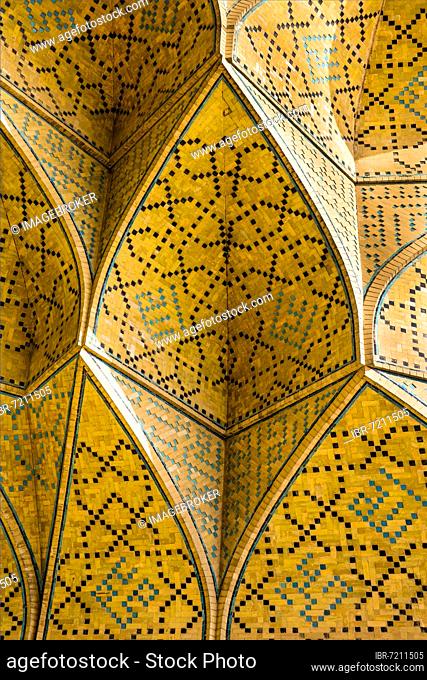 Honeycomb structure on the West-Iwan, Friday Mosque, Masjid-e Jomeh, Isfahan, Isfahan, Iran, Asia