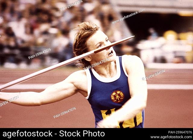 Ruth FUCHS, GDR, athlete, athletics, javelin thrower, javelin throw, action, winner, winner, Olympic champion, 1st place, gold medal, gold medalist