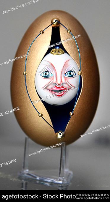 28 February 2020, Saxony, Leipzig: On a table of the collector and Easter egg artist Kerstin Dischereit stands a gilded duck egg from Canada