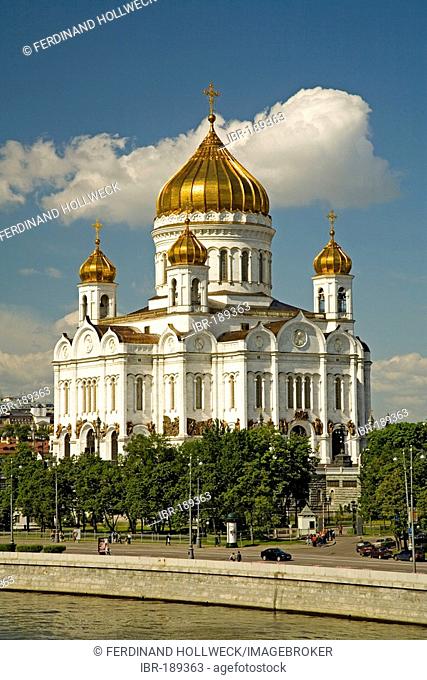 The river Moscva with Christ the Savior Cathedral Moscow, Russia, East Europe, Europe