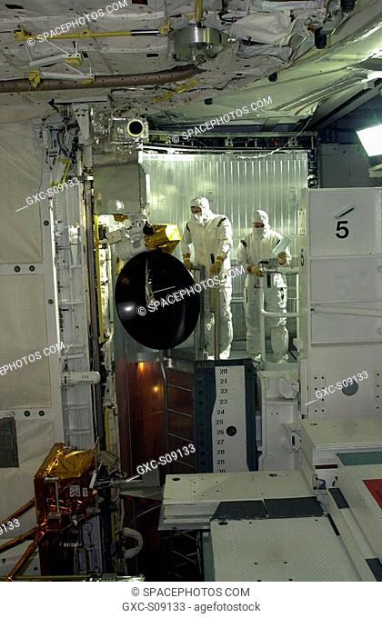 02/25/2002 - On Launch Pad 39A, members of the STS-109 crew perform a final inspection of the Hubble payload they will deploy on orbit during five spacewalks