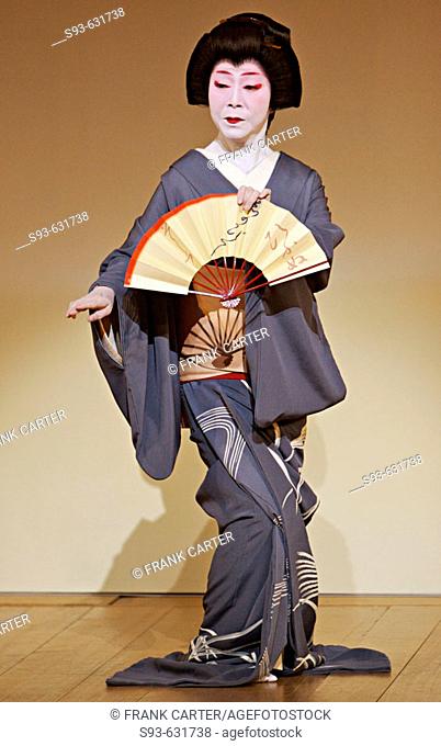 Please change 'a maiko' to 'a geisha'