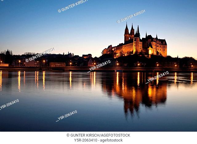 View over the Elbe river to Albrechtsburg Castle, Meissen, Saxony, Germany, Europe