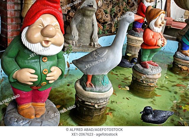 Dwarfs of Snow White, decorative ceramic figures
