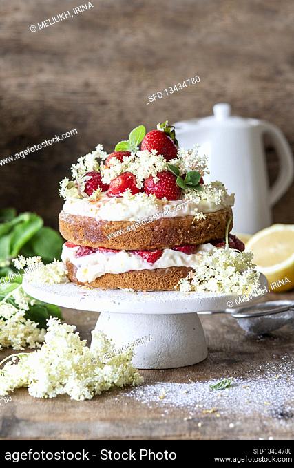 Elderflower cake with strawberries