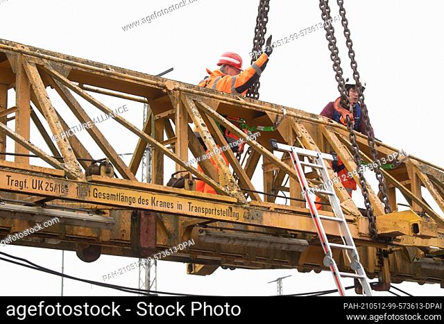 13 May 2021, Mecklenburg-Western Pomerania, Pasewalk: A track-laying crane is lifted by heavy-duty cranes to its final position in the Lokschuppen experience...