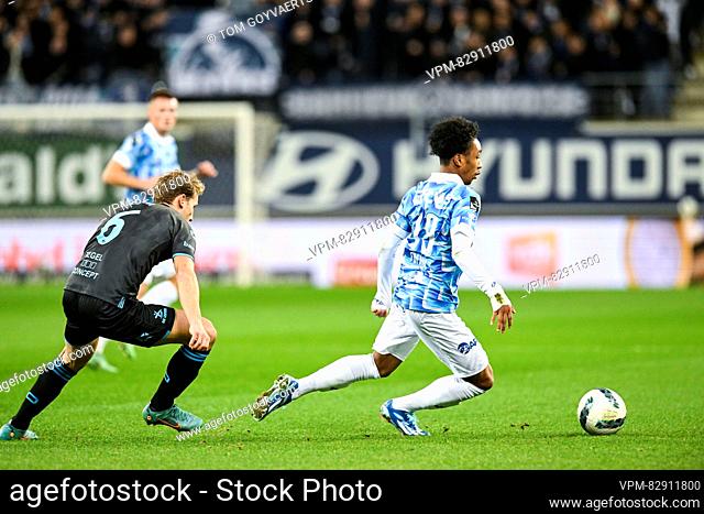 OHL's Joren Dom and Gent's Malick Fofana pictured in action during a soccer match between KAA Gent and OH Leuven, Thursday 21 December 2023 in Gent