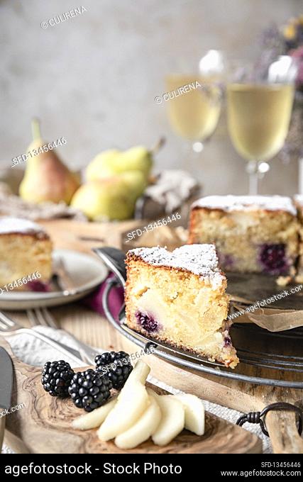 Blackberry and pear cake with almonds