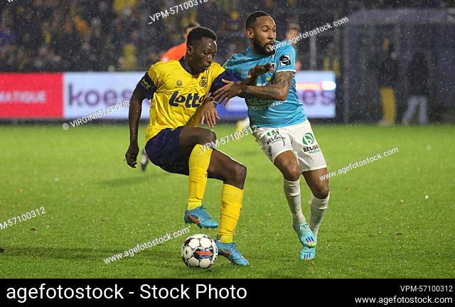 Union's Lazare Amani and Oostende's Kenny Rocha Santos fight for the ball during a soccer game between Union Saint-Gilloise and KV Oostende