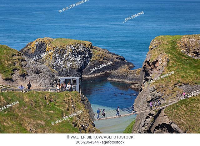 UK, Northern Ireland, County Antrim, Ballintoy, pathway to the Carrick-a-Rede Rope Bridge