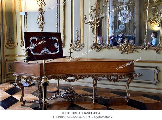 07 June 2019, Brandenburg, Potsdam: A harpsichord and a music stand stand in the royal apartment in the New Palace. After completion of the renovation work on...