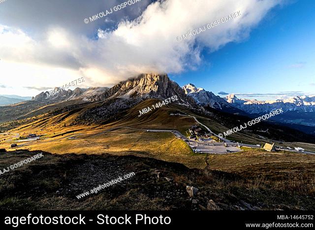 Europe, Italy, Alps, Dolomites, Belluno, View from Giau Pass