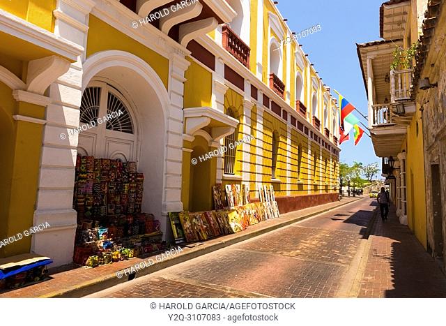 Streets of colonial houses with handicrafts of street vendors in the ancient walled city of Cartagena de Indias. UNESCO's historical heritage of humanity