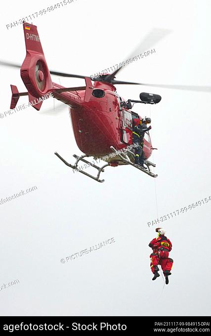 17 November 2023, Rhineland-Palatinate, Winningen: An Airbus H 145 helicopter picks up people with a crew from the Rhineland-Palatinate police helicopter...