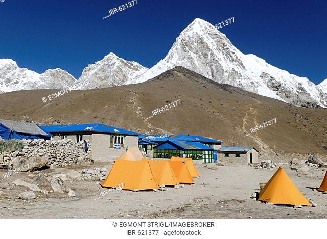 Gorak Shep Sherpa village with Pumo Ri (7165), Khumbu Himal, Sagarmatha National Park, Nepal