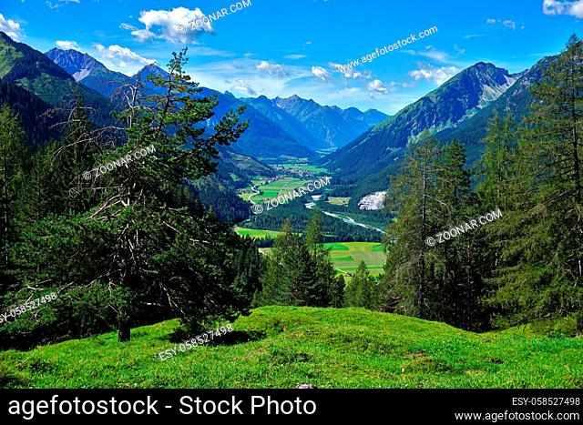 Lechtal, Blick Lech aufwärts nach Süden, Lech valley