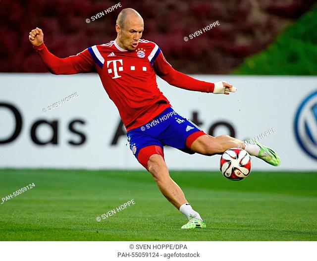 Munich's player Arjen Robben in action during a training session in Doha, Qatar, 16 January 2015. Bayern Munich stays in Qatar until 17 January 2015 to prepare...