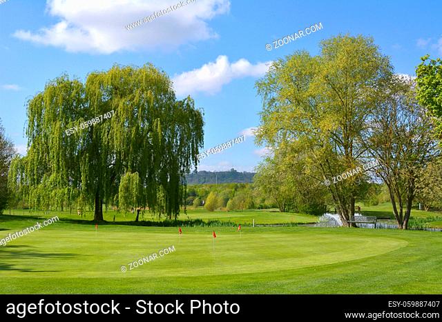 Baden-Württemberg, Ludwigsburg, Golfclub Schloss Seeschloss Monreposs, Golfplatz im Frühing