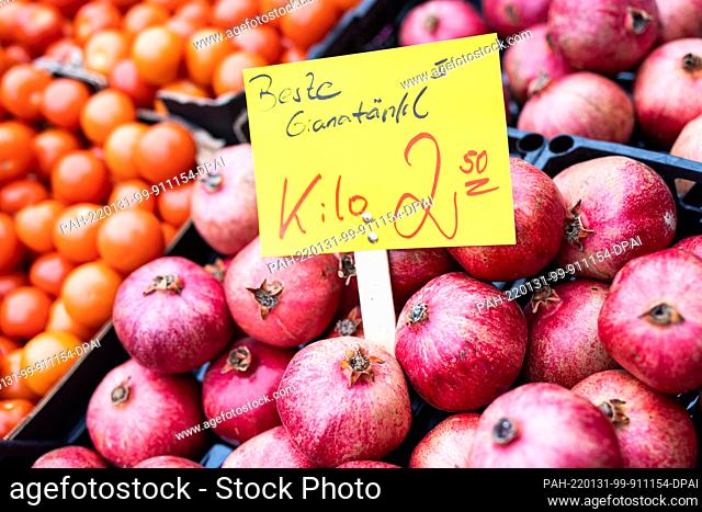 PRODUCTION - 29 January 2022, Lower Saxony, Hanover: Pomegranates are on sale for 2.50 euros per kilogram at a stall at a weekly market