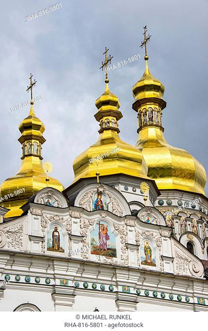 The golden domes of the Domition Cathedral in the Kiev-Pechersk Lavra, UNESCO World Heritage Site, Kiev (Kyiv), Ukraine, Europe