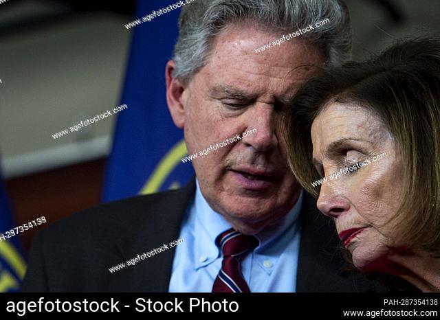 United States Representative Frank Pallone (Democrat of New Jersey), Chairman, US House Committee on Energy and Commerce, left