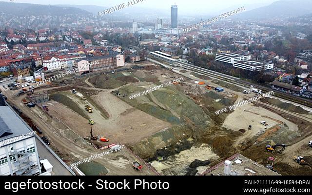 16 November 2021, Thuringia, Jena: Large stockpiles can be seen at the construction site in the center of the city at the future Zeiss high-tech location