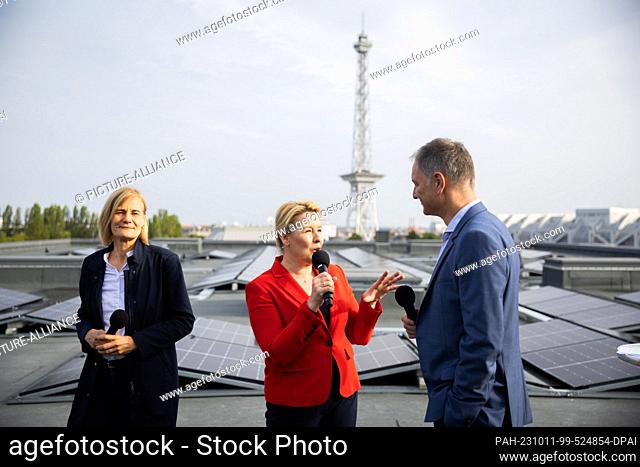 11 October 2023, Berlin: Franziska Giffey (SPD, M), Berlin Senator for Economic Affairs, Energy and Operations, speaks alongside Mario Tobias (r)