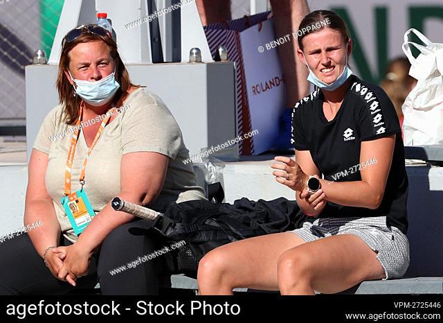 Coach Ann Devries and Van Uytvanck's partner Greet Minnen pictured during a first round game of the Women's Singles tournament between Belgian Van Uytvanck (WTA...