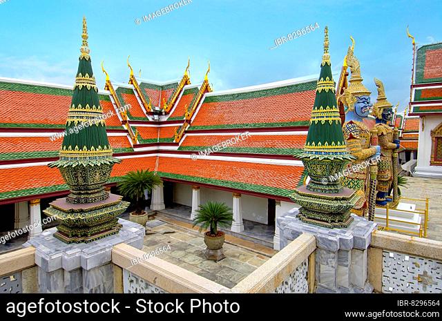 Wat Phra Kaeo, Temple of the Emerald Buddha, official name Wat Phra pyrausta (moth) (Rattana) Satsadaram, Bangkok, Thailand, Asia